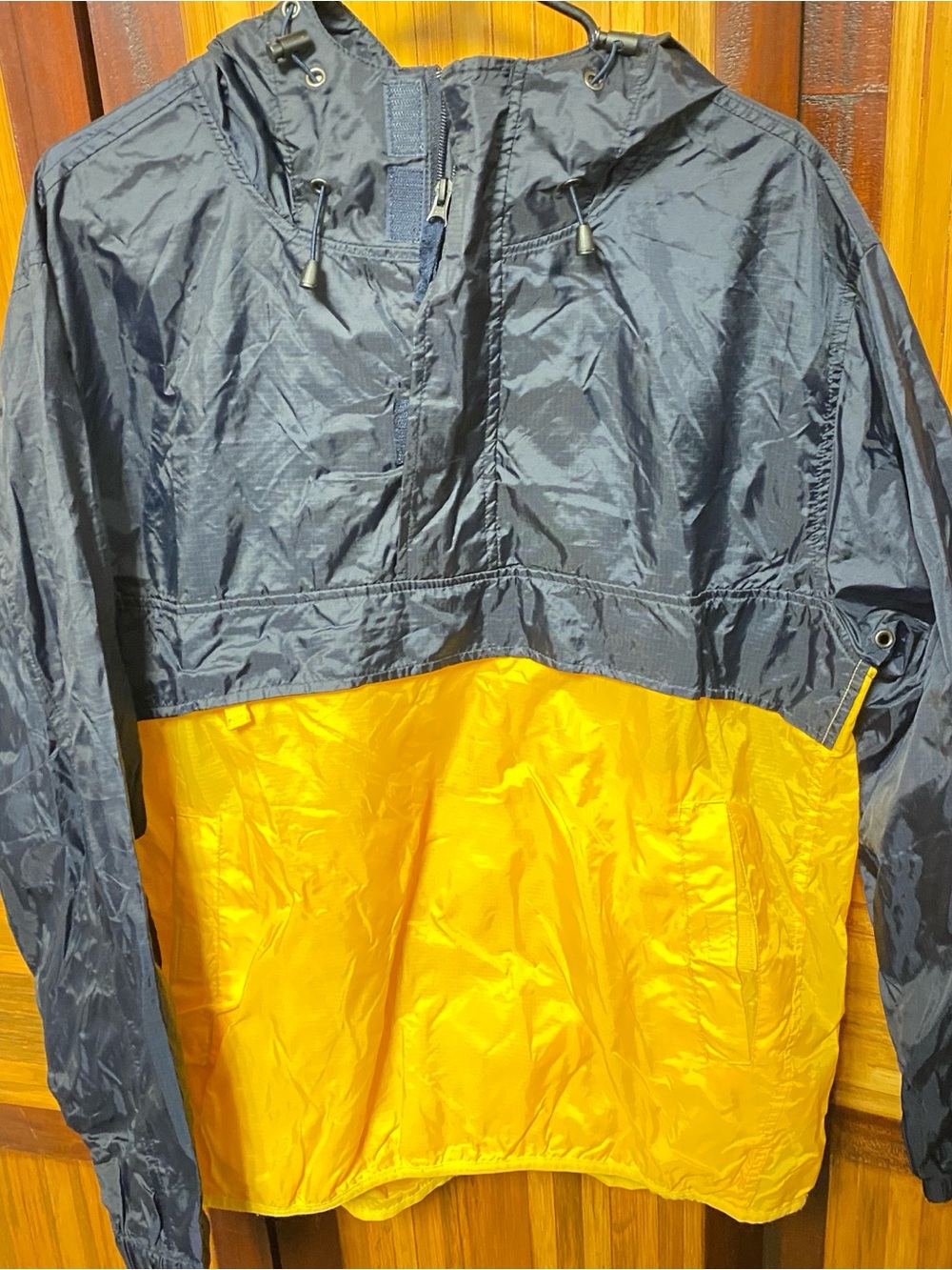 Mens Gap Black and Yellow Windbreaker Size Medium